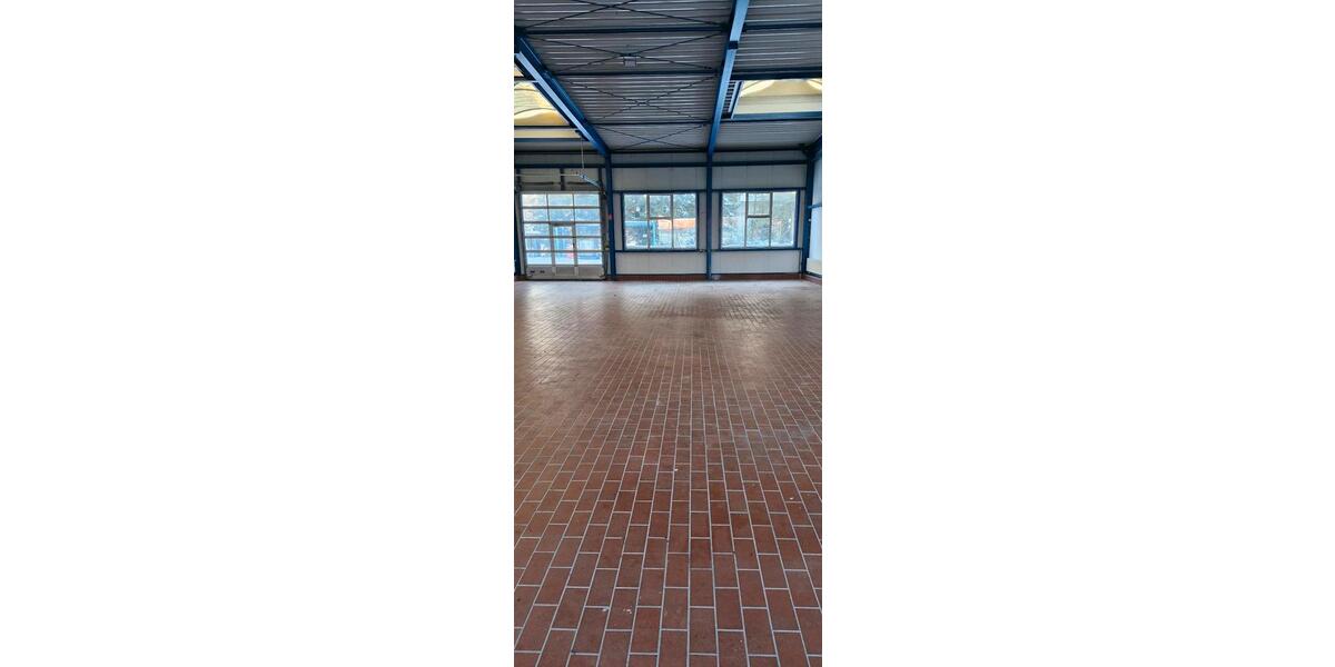 Halle zu vermieten ehemalige Werkstatt Lackiererei zimmer