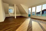 Erstbezug! Lichtdurchflutete DG-Wohnung mit ca. 93?m² Grundfläche, Balkon, Aufzug, TG STP