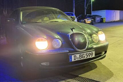 Jaguar S-Type 198.000 km 2.500 &euro; Düsseldorf 40599