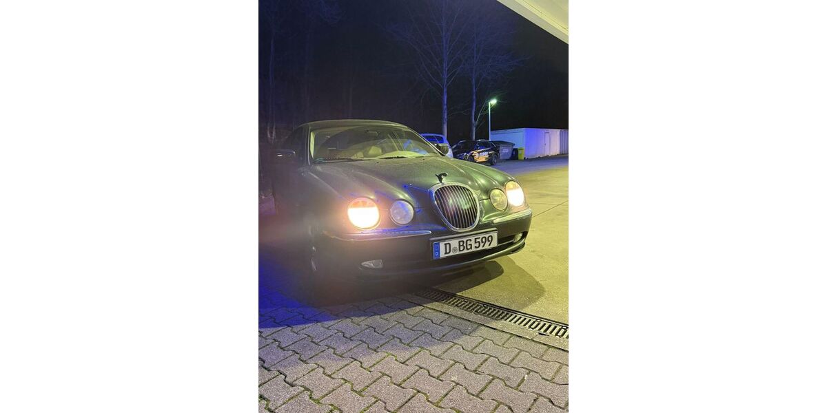 Jaguar S-Type 198.000 km 2.500 &euro; Düsseldorf 40599