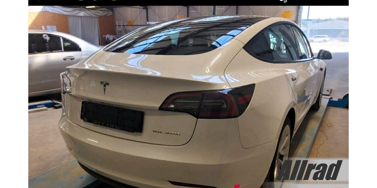 Tesla Model 3 80.250 km 29.750 &euro; Schöningen 38364