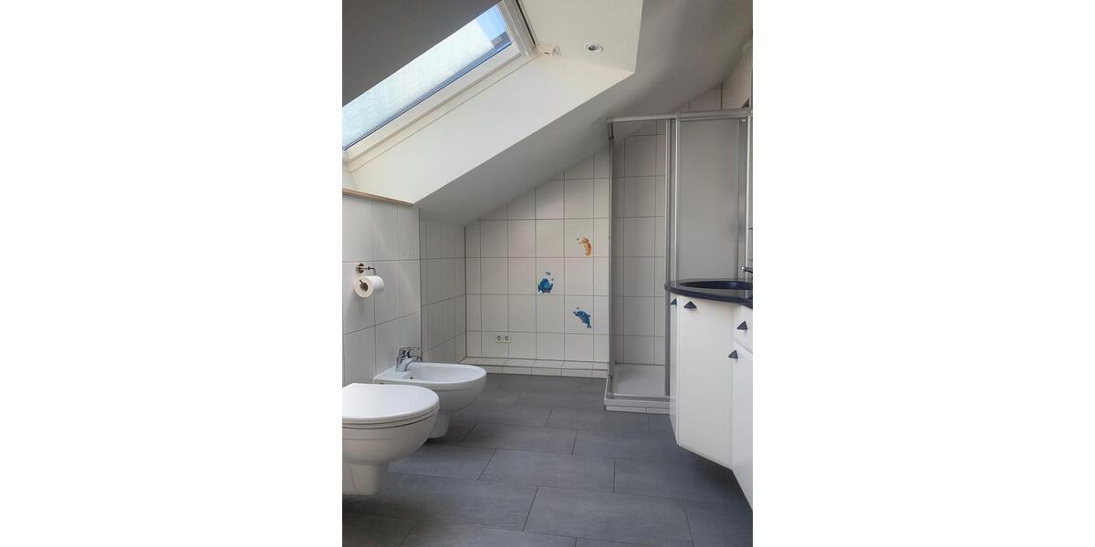 Dachgeschoßwohnung Remshalden - 3 Zimmer, 80 m&sup2;, 900&euro; | Angebot:25045559