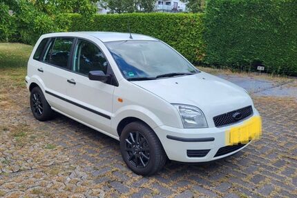 Ford Fusion 98.000 km 2.500 € Krefeld 47804