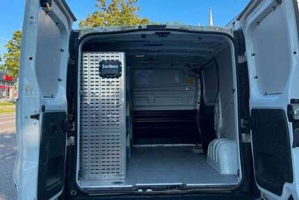 Opel Vivaro 45.920 km 16.890 € München 81825