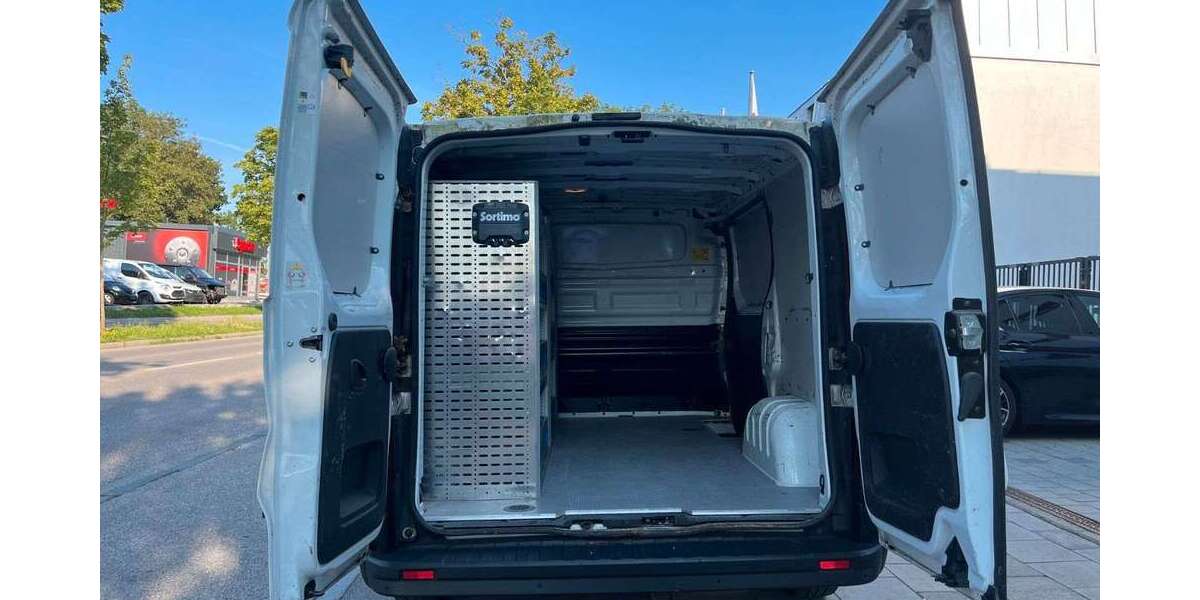 Opel Vivaro 45.920 km 16.890 € München 81825
