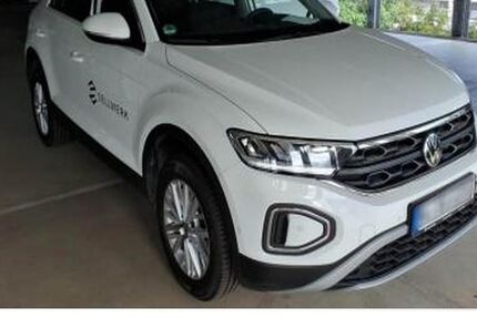 VW T-Roc 73.483 km 24.210 € Nürnberg 90411
