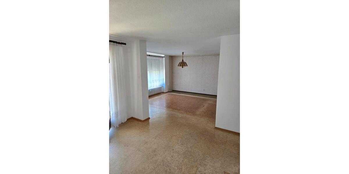 Etagenwohnung Bad Mergentheim - 3 Zimmer, 82 m&sup2;, 200.000&euro; | Angebot:27120849