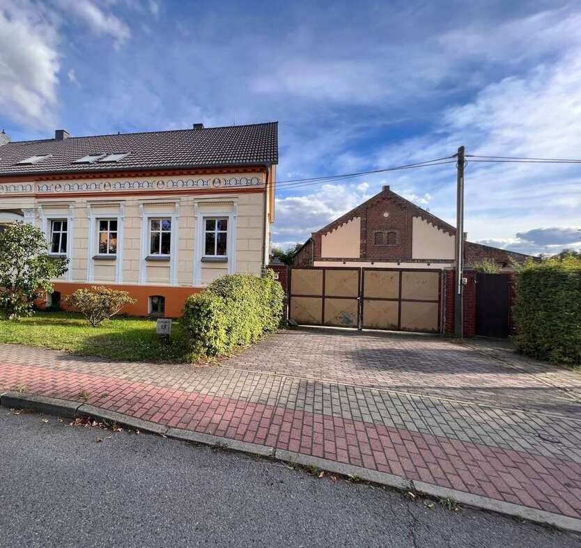 Haus zum Kaufen in Altlandsberg 1.090.000 € 183 m² 5 zimmer
