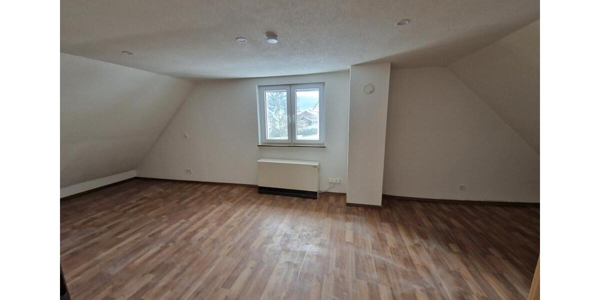 Einfamilienhaus Buchen (Odenwald) - 8 Zimmer, 155 m&sup2;, 1.200&euro; | Angebot:25824301