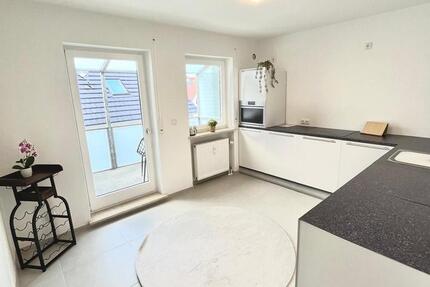 Neu renovierte 3 Zimmer Whg mit Balkon in Göggingen inkl. TG zimmer