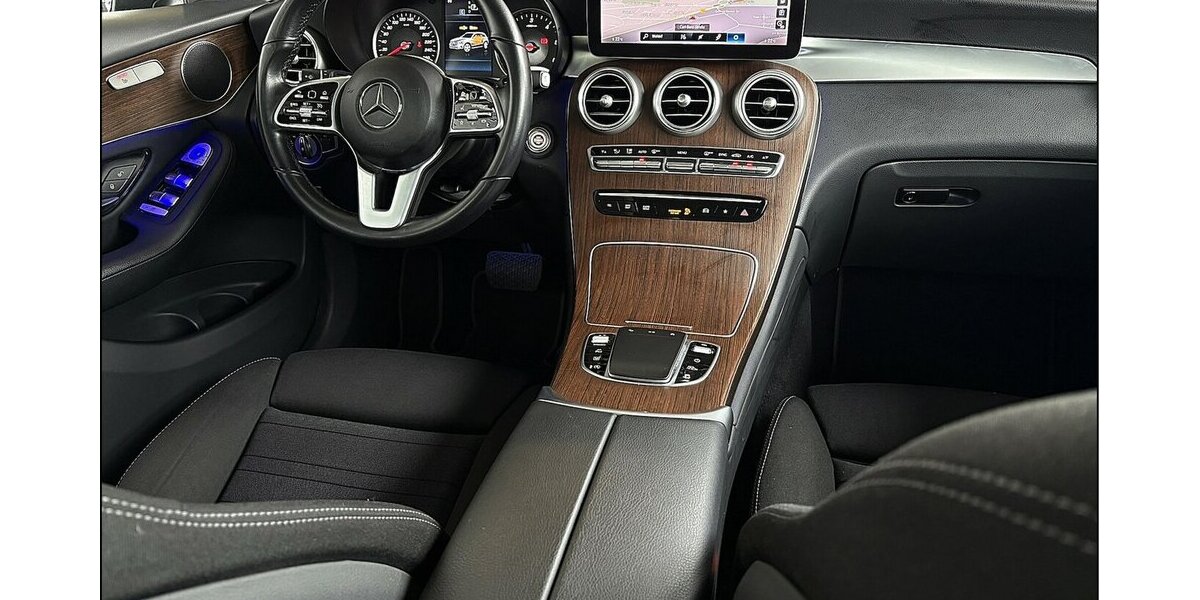 Mercedes-Benz GLC 300 d 4Matic LED Panorama TV AHK Assist. 113.000 km 30.499 &euro; Stade 21682