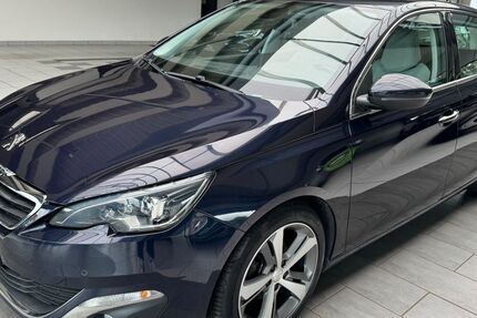 Peugeot 308 132.000 km 7.450 &euro; Detmold 32758