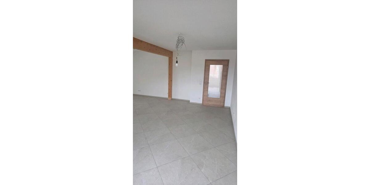 Dachgeschoßwohnung Hemau - 3 Zimmer, 120 m&sup2;, 960&euro; | Angebot:26565020