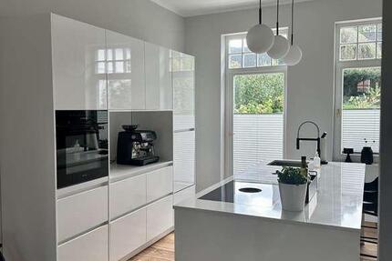 Haus Flintbek - 6 Zimmer, 210 m&sup2;, 2.730&euro; | Angebot:25406327