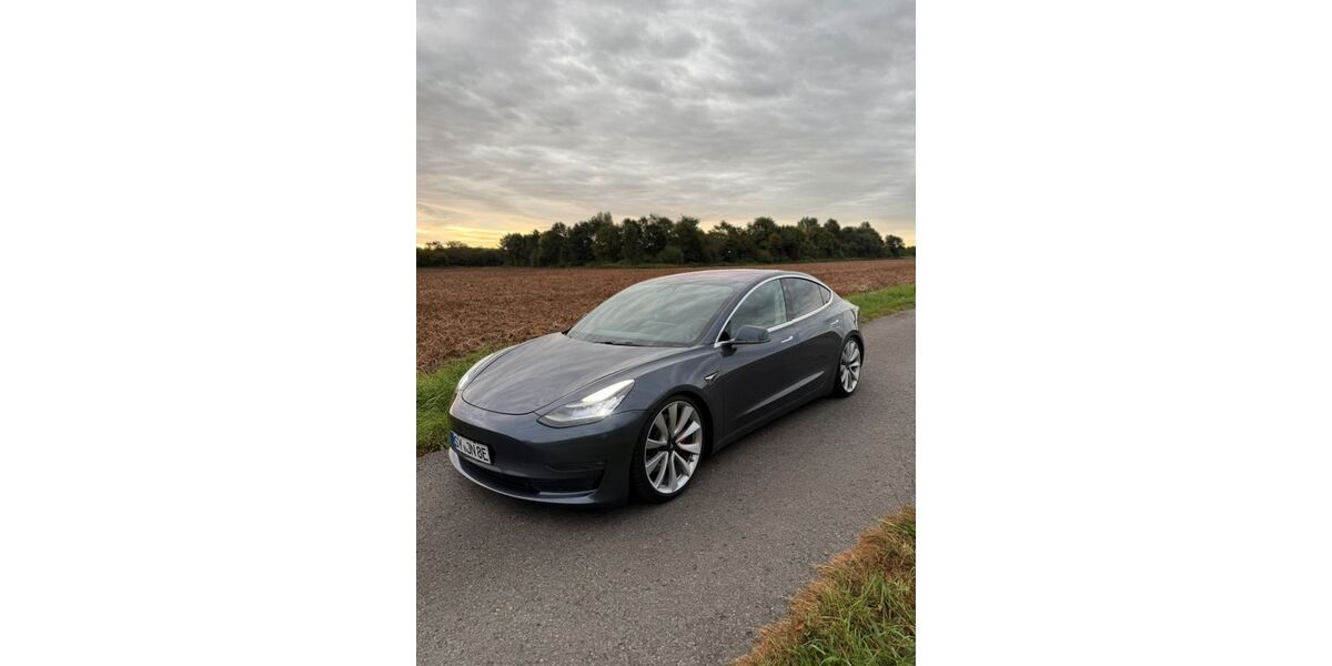 Tesla Model 3 83.104 km 22.999 &euro; Bassum 27211