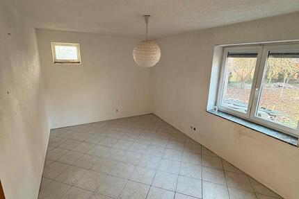 4,5 Zimmer Erdgeschosswohnung mit Garage & zusätzlichem Büro 4.5 zimmer