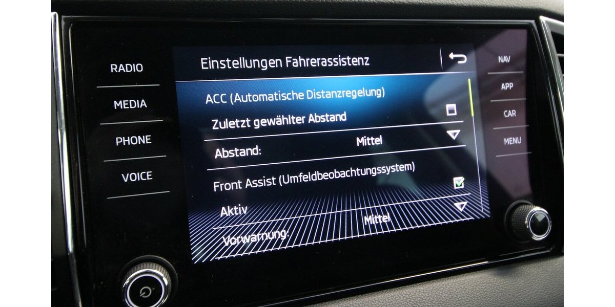 Skoda Karoq 1.5 TSI 7-DSG Style NAVI+LED+KAMERA+ALU18 124.679 km 17.900 &euro; Hagenow 19230