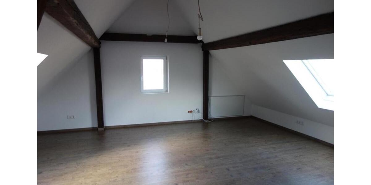 Schöne Wohnung im DG eines MFH zu verkaufen 2 zimmer