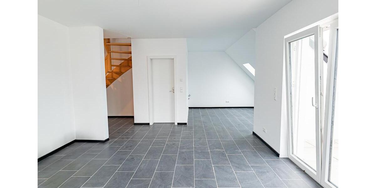Dachgeschoßwohnung Hemmoor - 3 Zimmer, 96 m&sup2;, 1.055&euro; | Angebot:22732375
