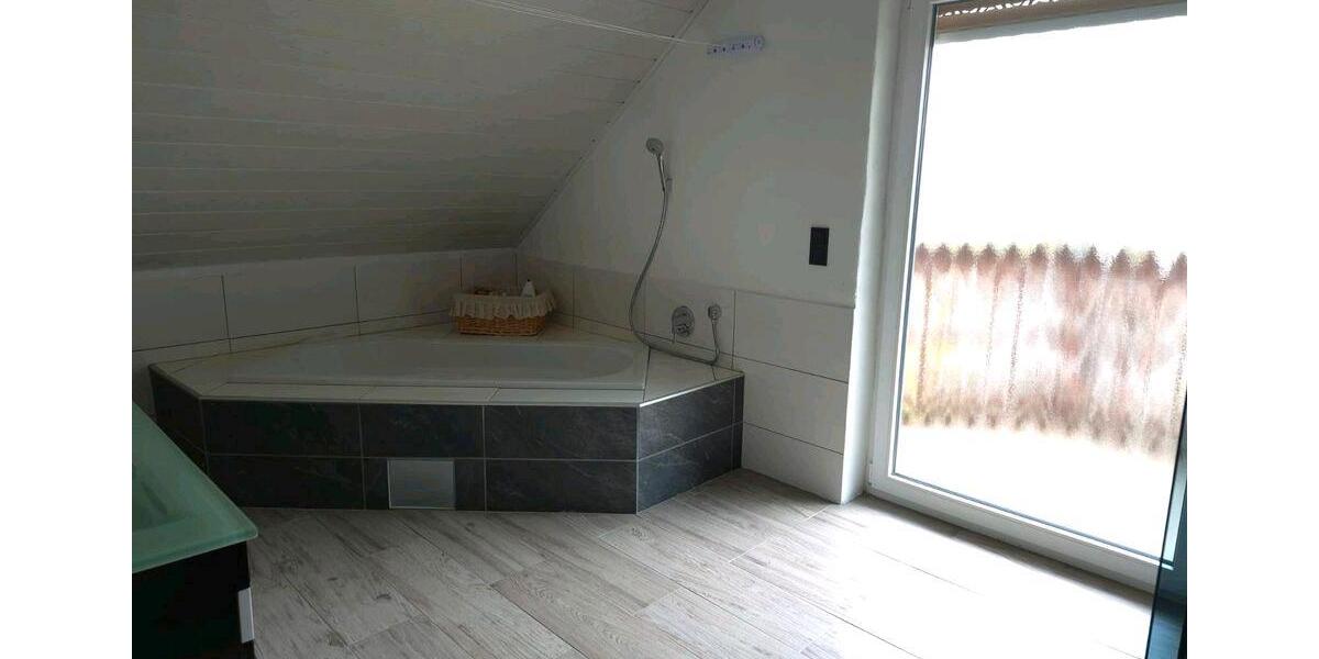 Einfamilienhaus Wächtersbach - 7 Zimmer, 260 m&sup2;, 2.400&euro; | Angebot:26359348