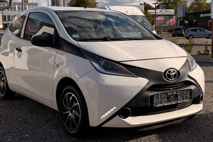 Toyota Aygo (X) 133.000 km 4.450 &euro; Reutlingen 72766