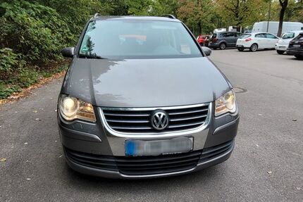 VW Touran 176.200 km 3.800 &euro; München 81737