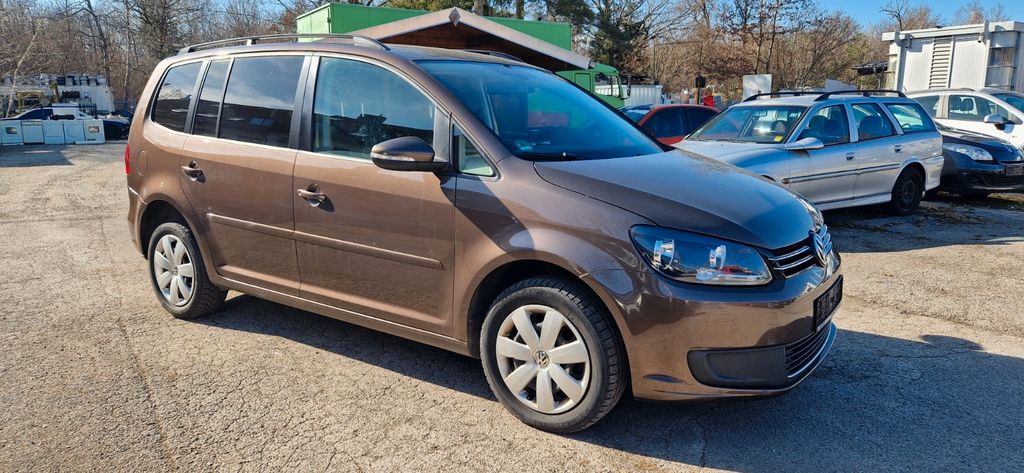 VW Touran 218.249 km 5.900 &euro; Fürstenfeldbruck 82256