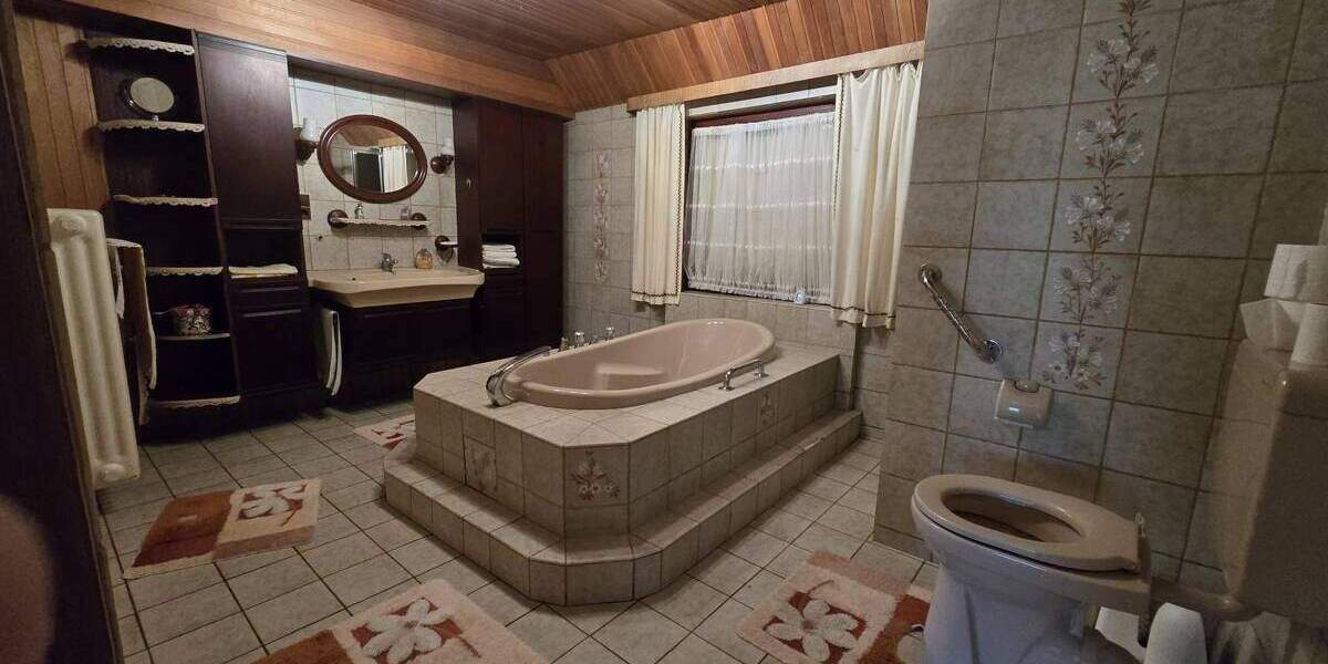 Zweifamilienhaus auf großzügigem Grundstück in idyllischer Lage 1 zimmer