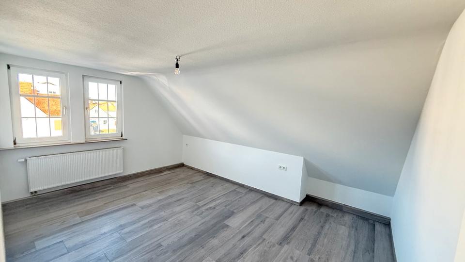 Dachgeschoßwohnung Baiersbronn - 4.5 Zimmer, 90 m&sup2;, 1.350&euro; | Angebot:25422662