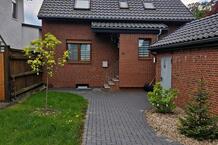Einfamilienhaus mit Garten & Garage