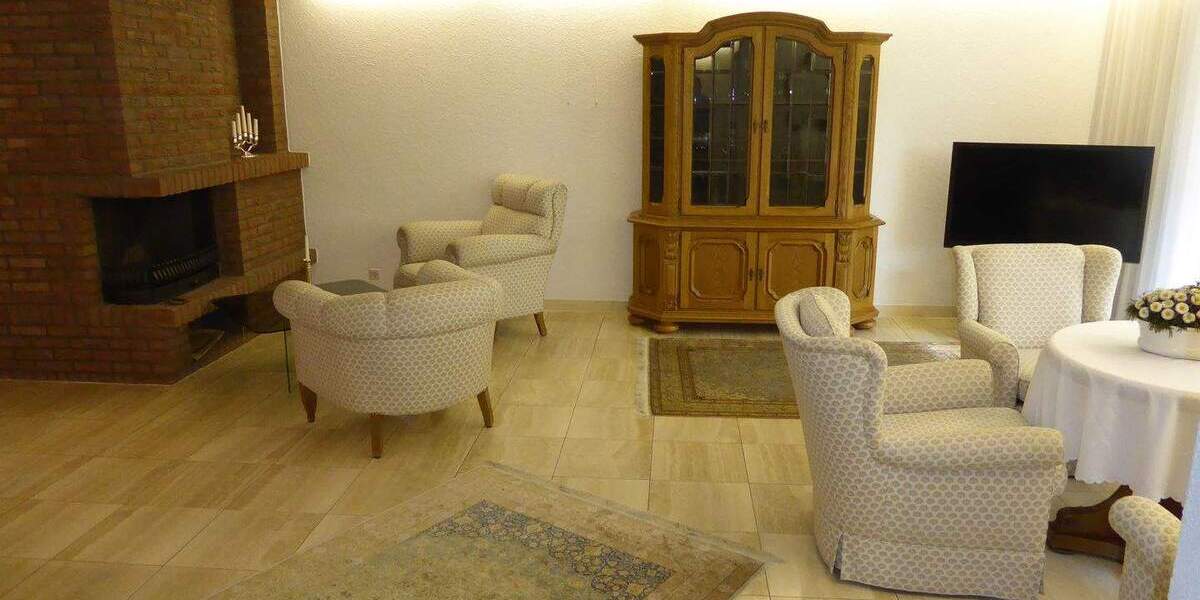 Großzügig Wohnung in bester Lage, komplett möbliert mit Tiefgarage und Aufzug! 3 zimmer