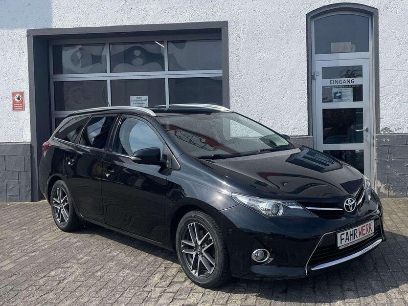Toyota Auris 155.000 km 9.470 € Grimma 04668