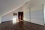 Wohnen und Arbeiten - Große Wohnung mit separatem Büro oder Gästeapartment in Nittendorf! 5 zimmer