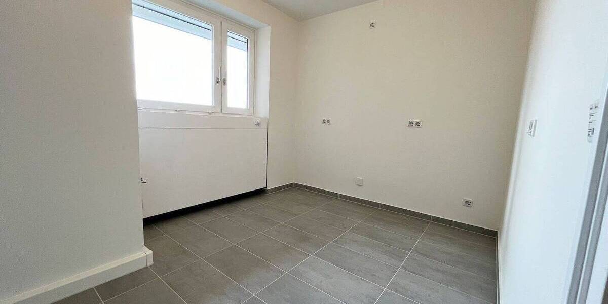 Etagenwohnung Köln Bayenthal - 4 Zimmer, 140 m&sup2;, 2.100&euro; | Angebot:26833510