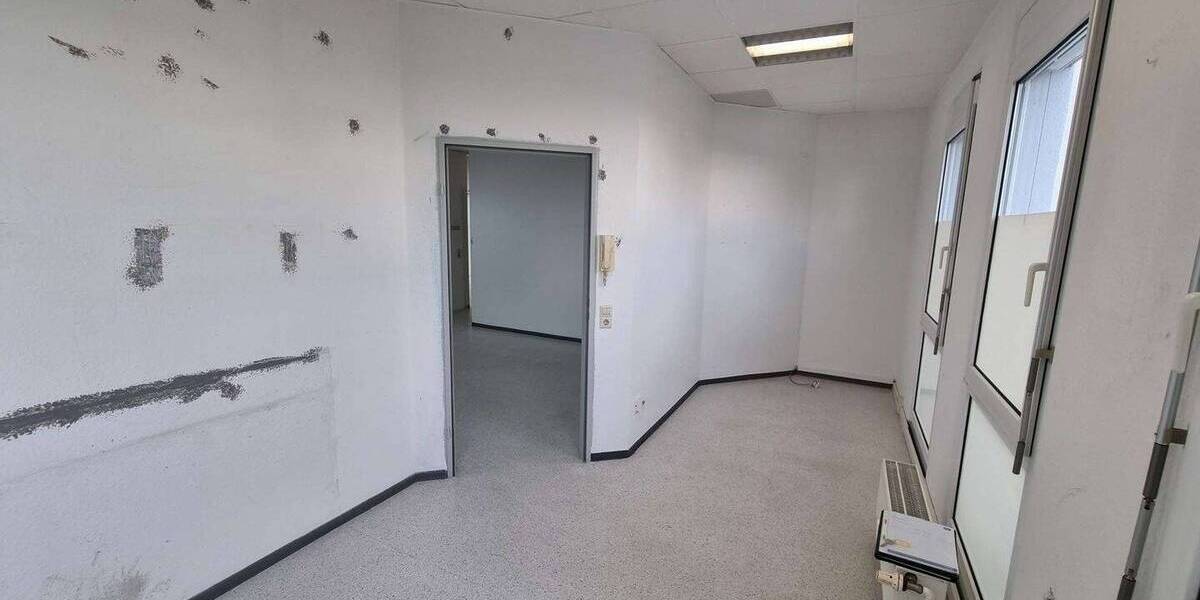 Gewerbeobjekt Karlsbad Langensteinbach - 4 Zimmer, 120 m&sup2;, 900&euro; | Angebot:23982181