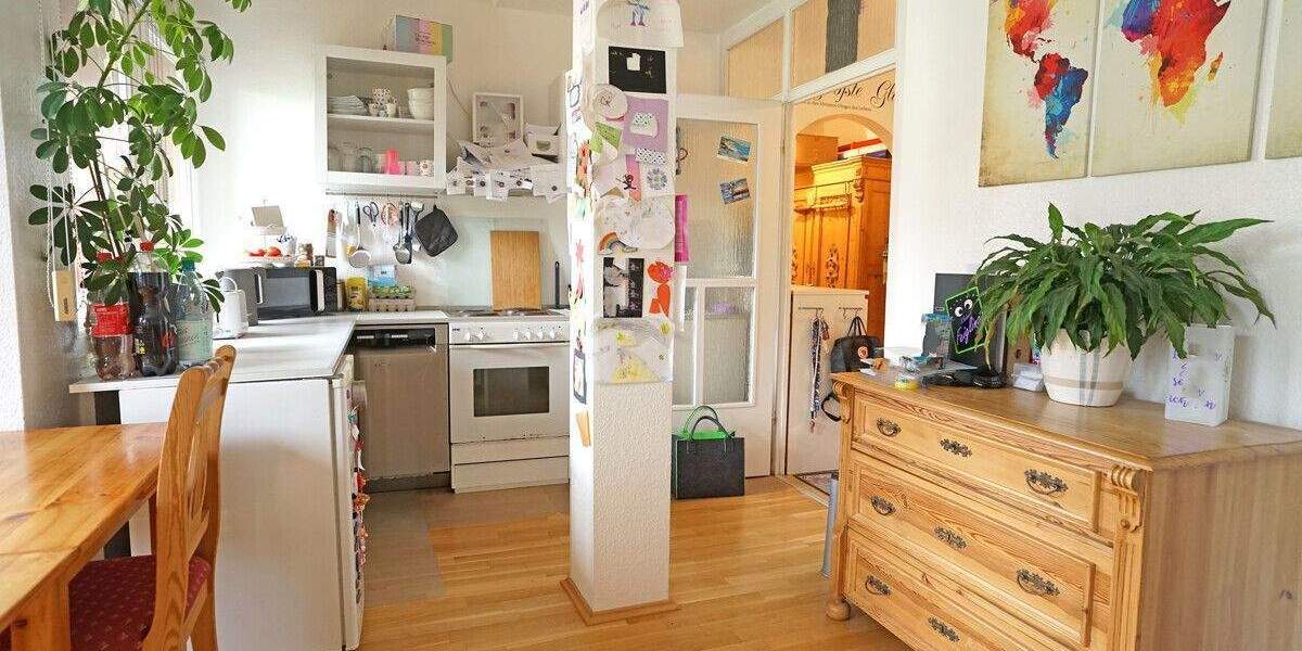 VERMIETETE EIGENTUMSWOHNUNG MIT LOGGIA UND STELLPLATZ SUCHT NEUEN EIGENTÜMER 4 zimmer