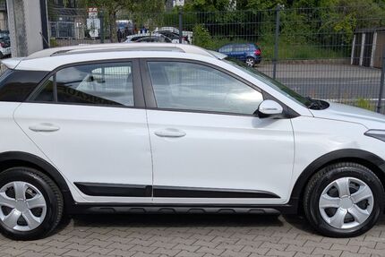 Hyundai i20 74.846 km 6.950 &euro; Würzburg 97078