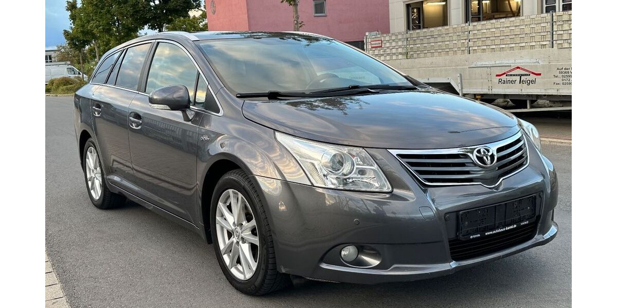 Toyota Avensis 224.000 km 6.490 &euro; Neuss 41460