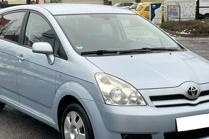 Toyota Corolla Verso 145.000 km 2.850 &euro; Berlin 12351