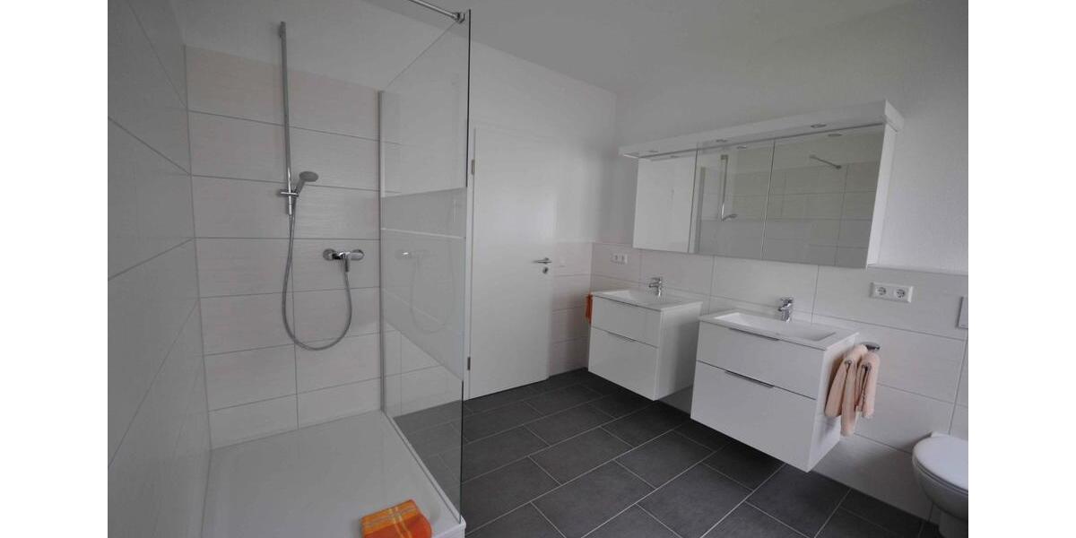 Etagenwohnung Rheinfelden (Baden) - 2 Zimmer, 100 m&sup2;, 1.300&euro; | Angebot:26346928