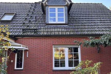 Historisch inspiriertes Einfamilienhausgrundstück mit Haus und Remise, Japanischer Gartengestaltung 4 zimmer