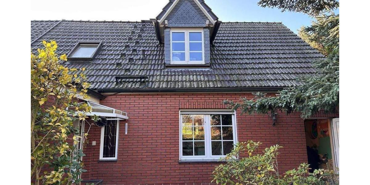 Historisch inspiriertes Einfamilienhausgrundstück mit Haus und Remise, Japanischer Gartengestaltung 4 zimmer