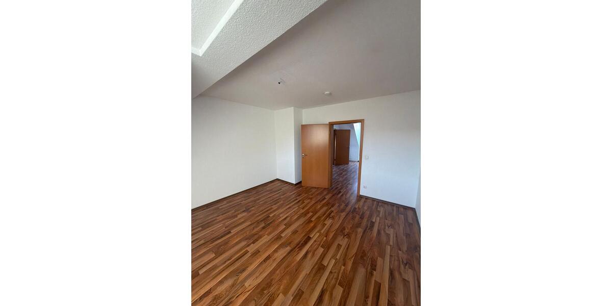 Dachgeschoßwohnung Essen Stadtbezirk VII - 5 Zimmer, 100 m&sup2;, 695&euro; | Angebot:24884993