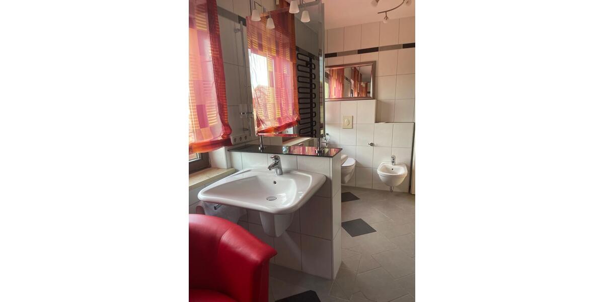 Doppelhaushälfte Heilsbronn - 6 Zimmer, 240 m&sup2;, 1.900&euro; | Angebot:24535997