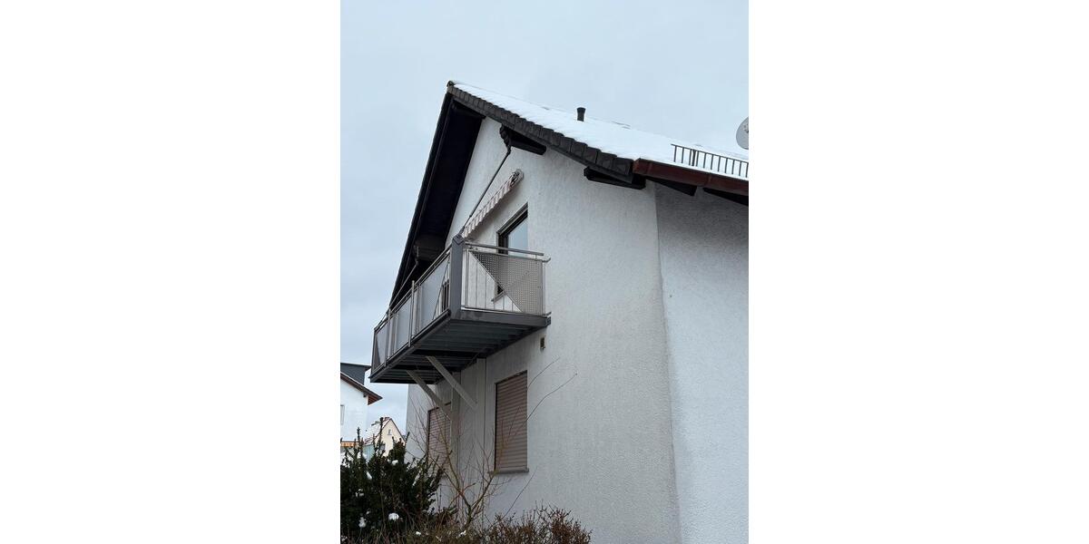 Dachgeschoßwohnung Rosbach vor der Höhe - 4.5 Zimmer, 105 m&sup2;, 1.050&euro; | Angebot:25310192