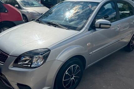 Kia Rio 100.000 km 2.900 € Detmold 32758
