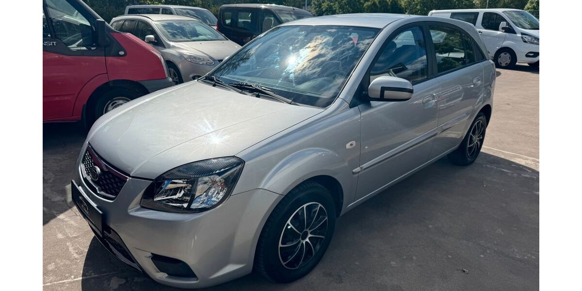 Kia Rio 100.000 km 2.900 &euro; Detmold 32758