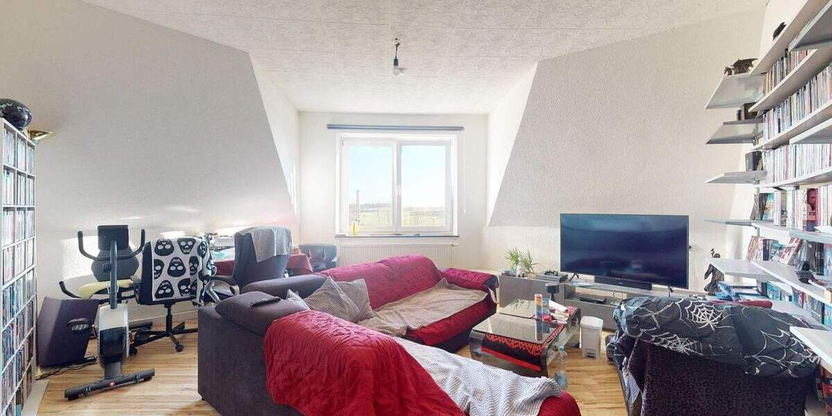 Wohn- und Geschäftshaus mit Gewerbe im EG und zwei großzügigen Wohnungen in Bahnhofsnähe 8 zimmer