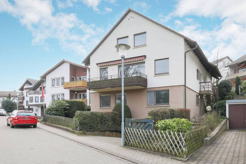 Sanierungsbedürftiges Platzwunder für mehrere Generationen oder Großfamilie!