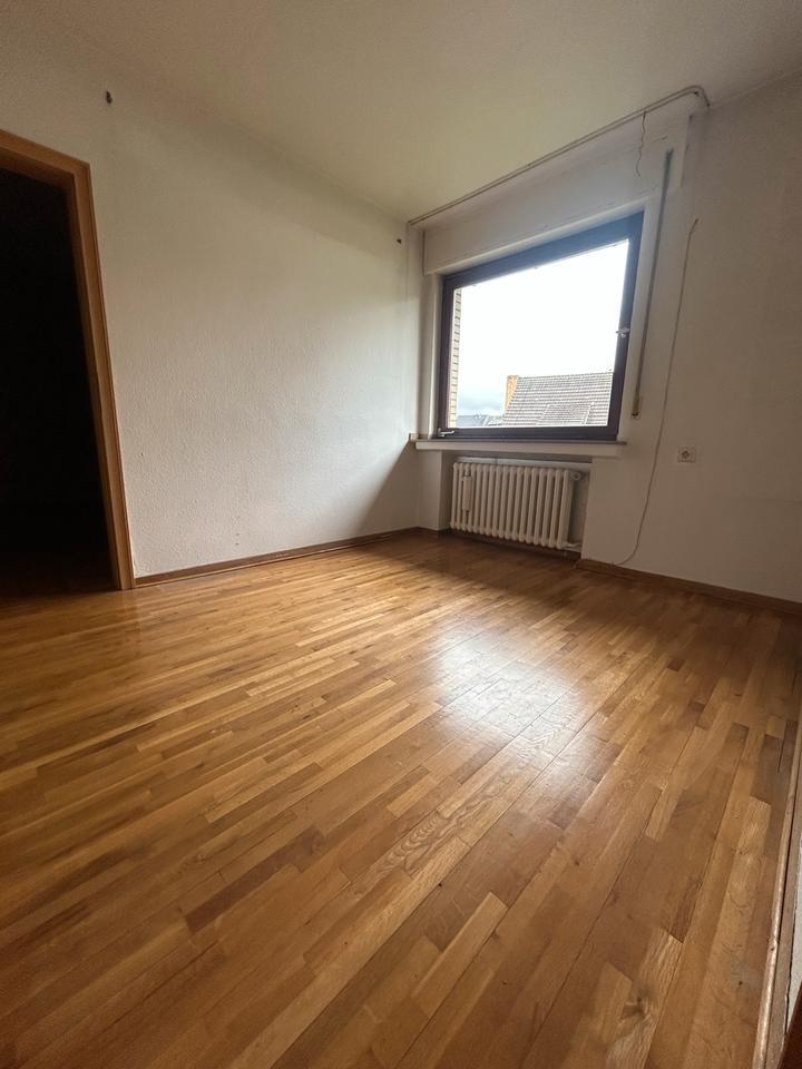 Großzügige Doppelhaushälfte mit Garten, Garage & Ausbaupotenzial